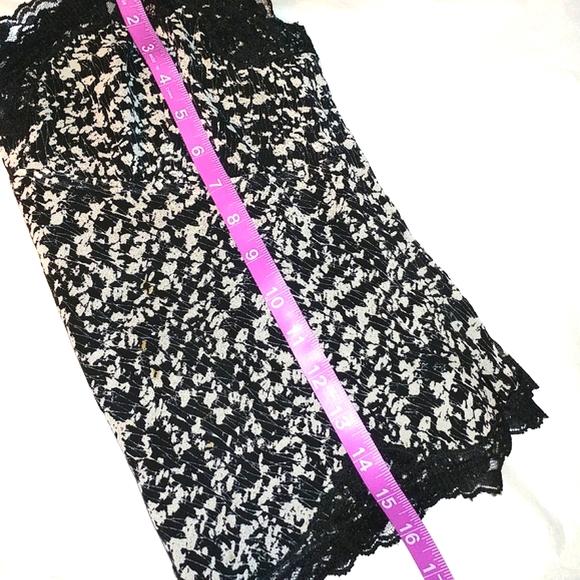 🦋 ANN TAYLOR CAMISOLE - BLACK & WHITE ABSTRACT LACE TRIMMED - SZ 6P - Picture 6 of 11